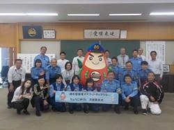 ちょうこまくんを囲む集合写真