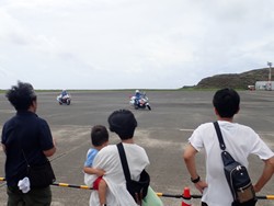 白バイ演技走行の写真
