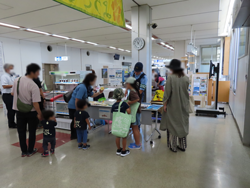 防犯広報活動の写真