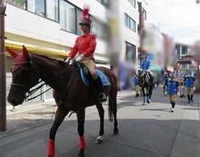 交通安全パレード実施中の警視庁騎馬隊員