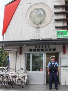 池袋駅東口交番写真