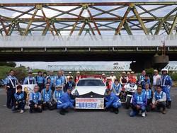 二輪車実技教室参加者との集合写真