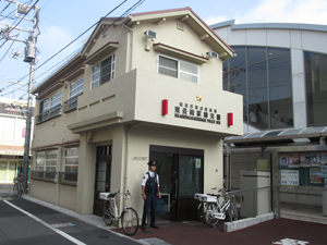 東長崎駅前交番写真