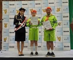 一日警察署長と卒団員