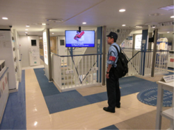 乗船警戒活動の様子