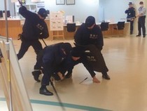 高尾署員による不審者制圧訓練