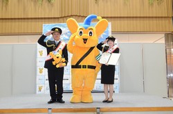 完熟フレッシュとピーポくんの写真画像