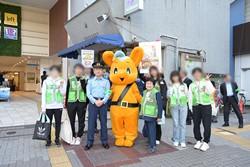 高田馬場駅前・防犯キャンペーンの写真