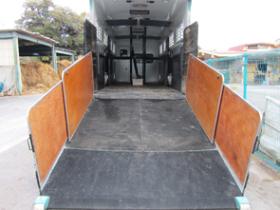 馬運車（後部）