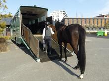 搬送車への乗車