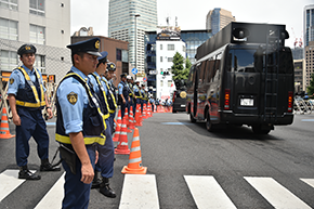 大使館警備写真