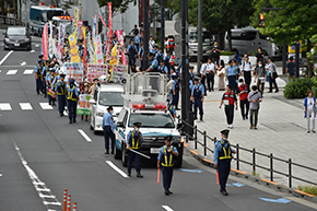 デモ警備写真