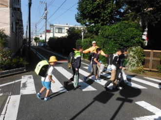 通学路における学童整理の写真