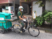 自転車で走行している写真