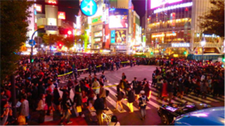 ハロウィンで賑わう渋谷スクランブル交差点