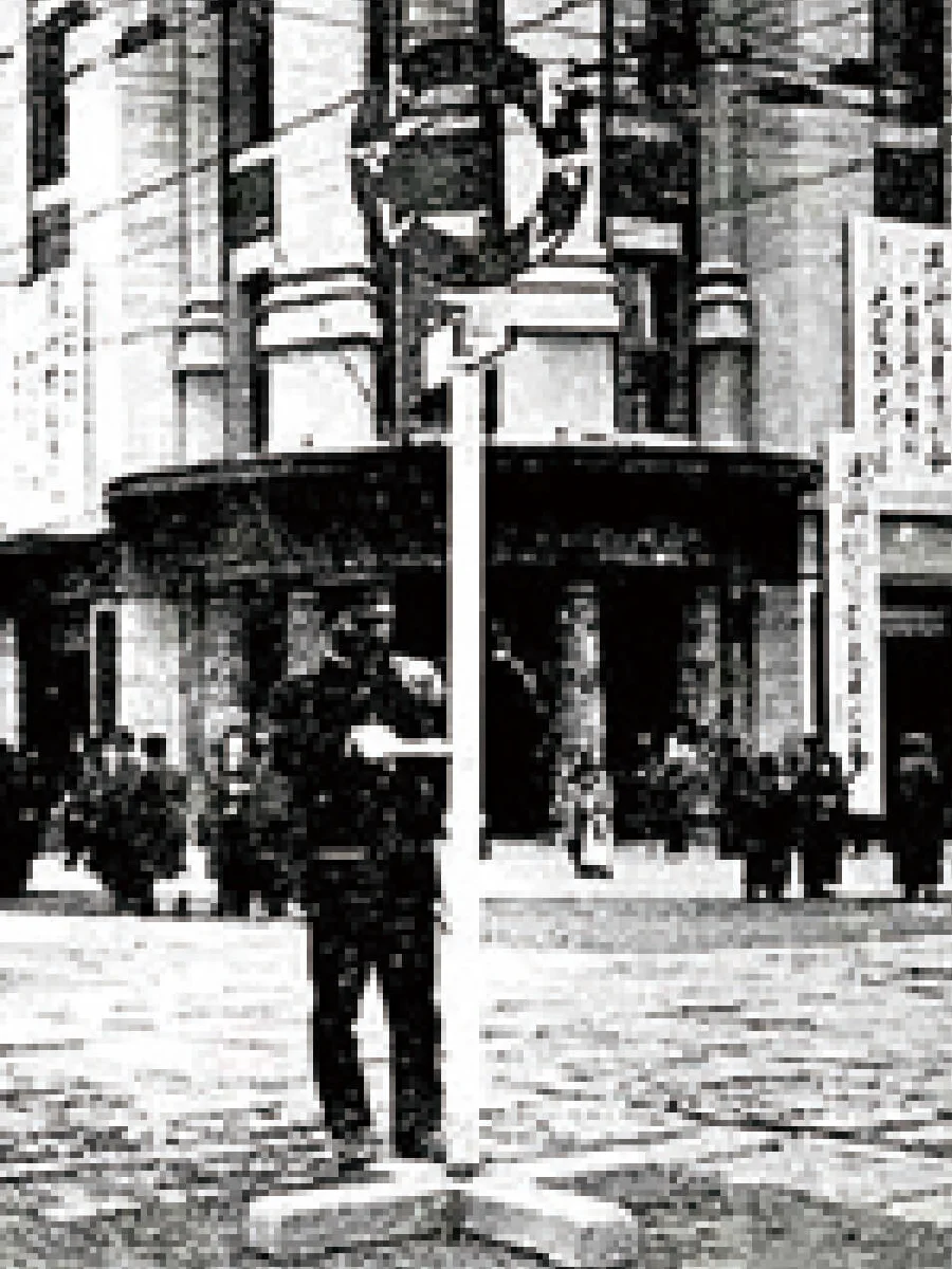 初めて手動式交通信号機を設置