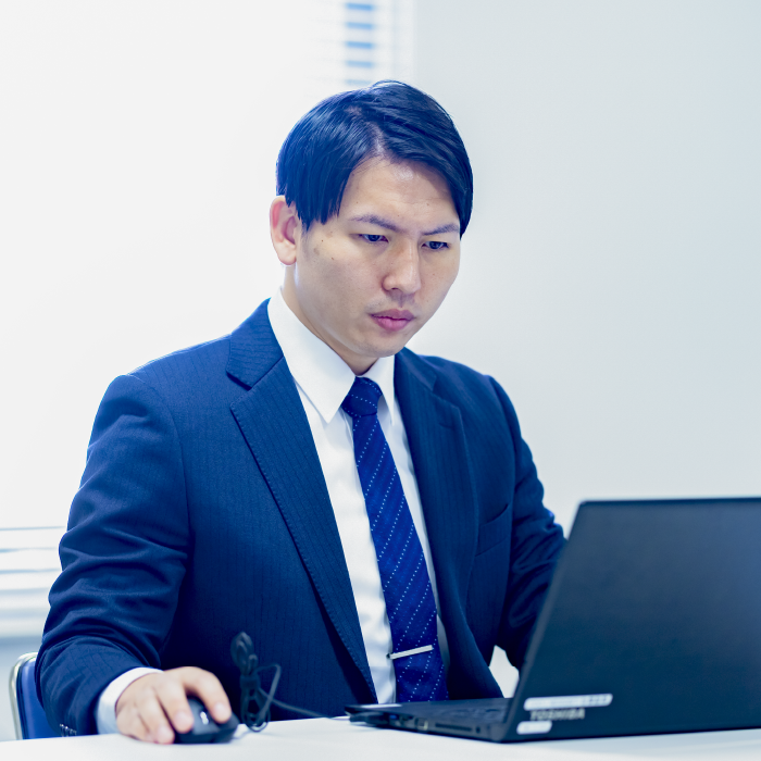 インタビュー職員画像