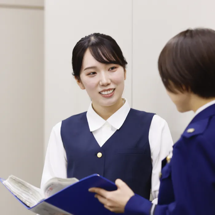 インタビュー職員画像