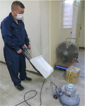 電動ポリッシャーによる清掃